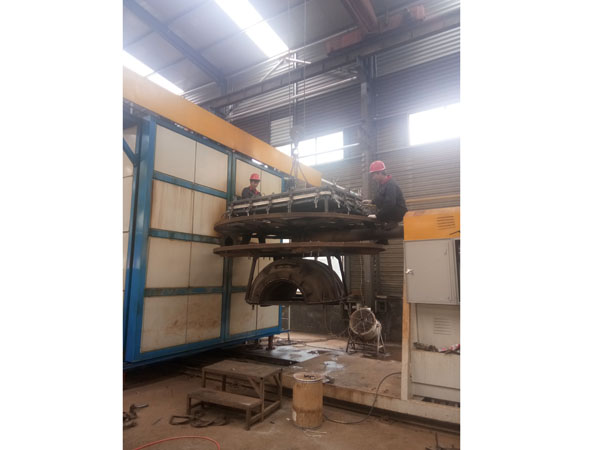 农用机械驾驶楼顶棚模具试模